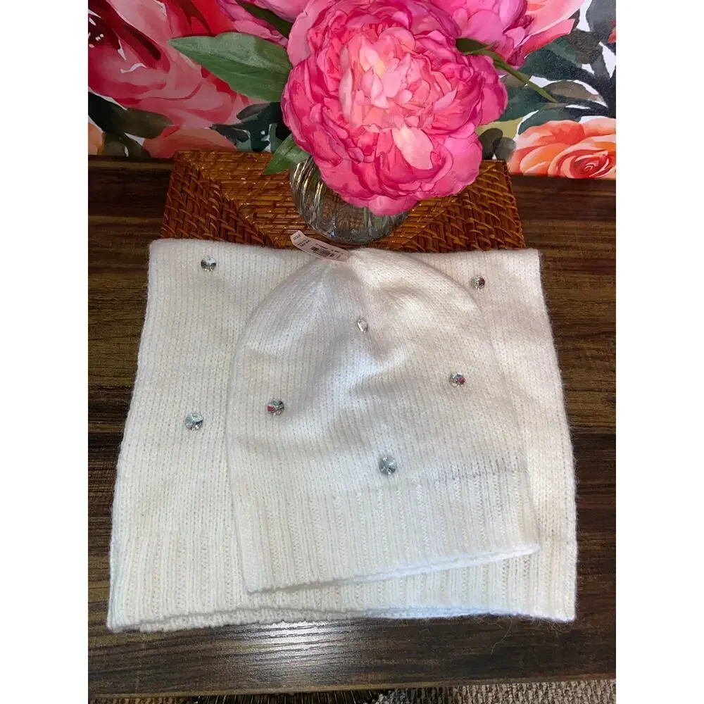 NWT Victoria’s Secret White Rhinestone Beanie Hat & Infinity Scarf Set Cozy $75